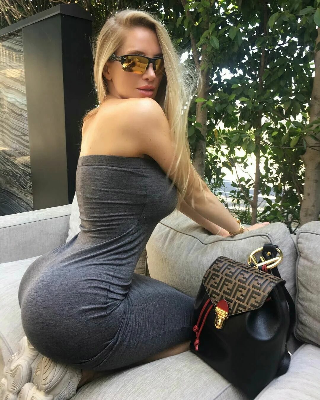 Big curvy blonde. Amanda Elise Lee в платье. Amanda Lee хот.