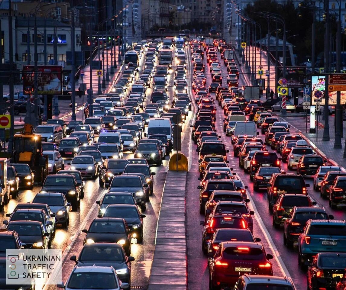 Автомобильный транспорт. Автомобильная пробка. Поток машин. Уличное движение.