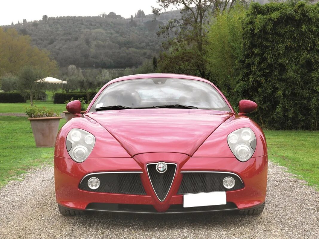 Альфа ромео трейлер. Alfa Romeo 2008. Альфа Ромео 2008 года. Alfa Romeo 8c вентиляция. Машина Альфа Ромео 2008.