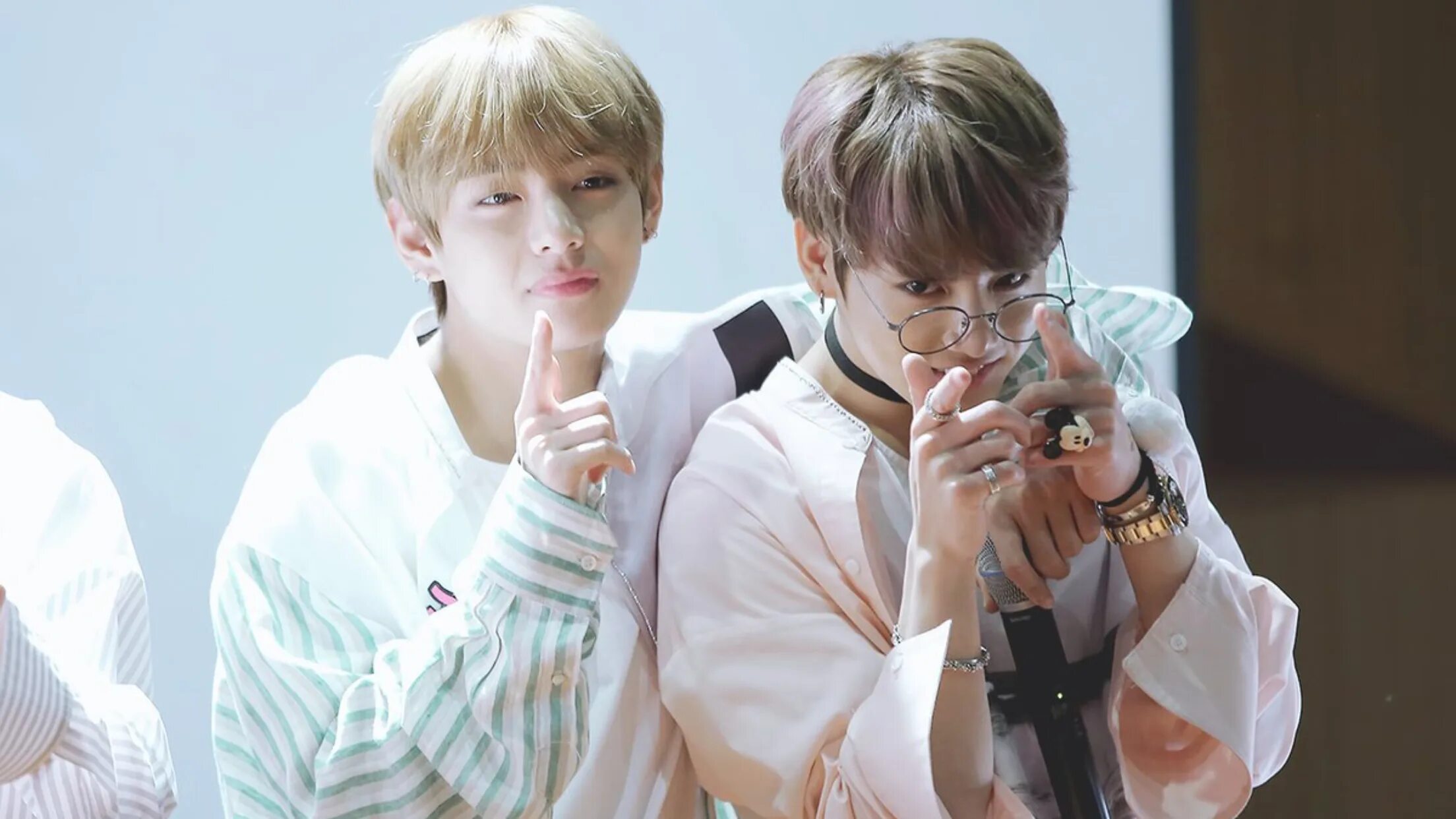 Тэхен чонгук последние новости 2023. BTS taekook. Вигуки BTS. БТС фансайн 2019 Vkook.