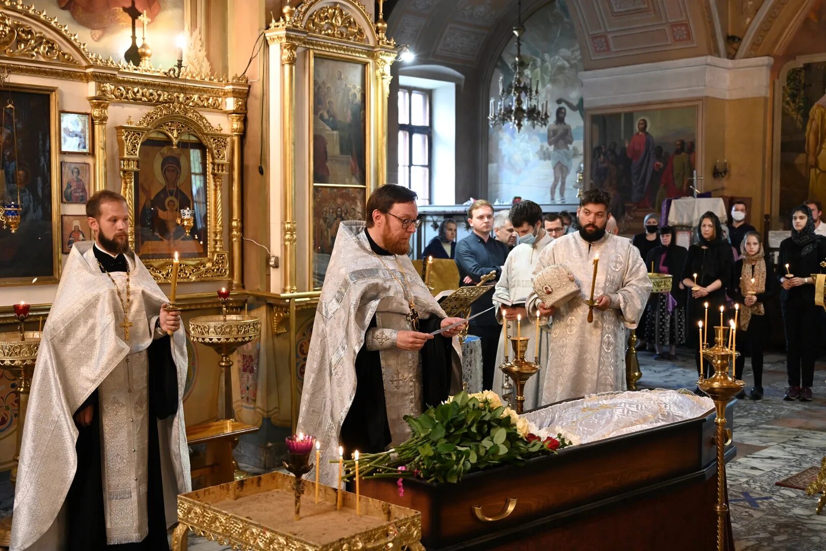 Церковь Воскресения Словущего, что в Даниловской Слободе. Храм Воскресения Словущего в Даниловской. Отпевание Игоря Талькова в храме Воскресения Словущего. Кронштадтский храм отпевание. В церкви шло отпевание