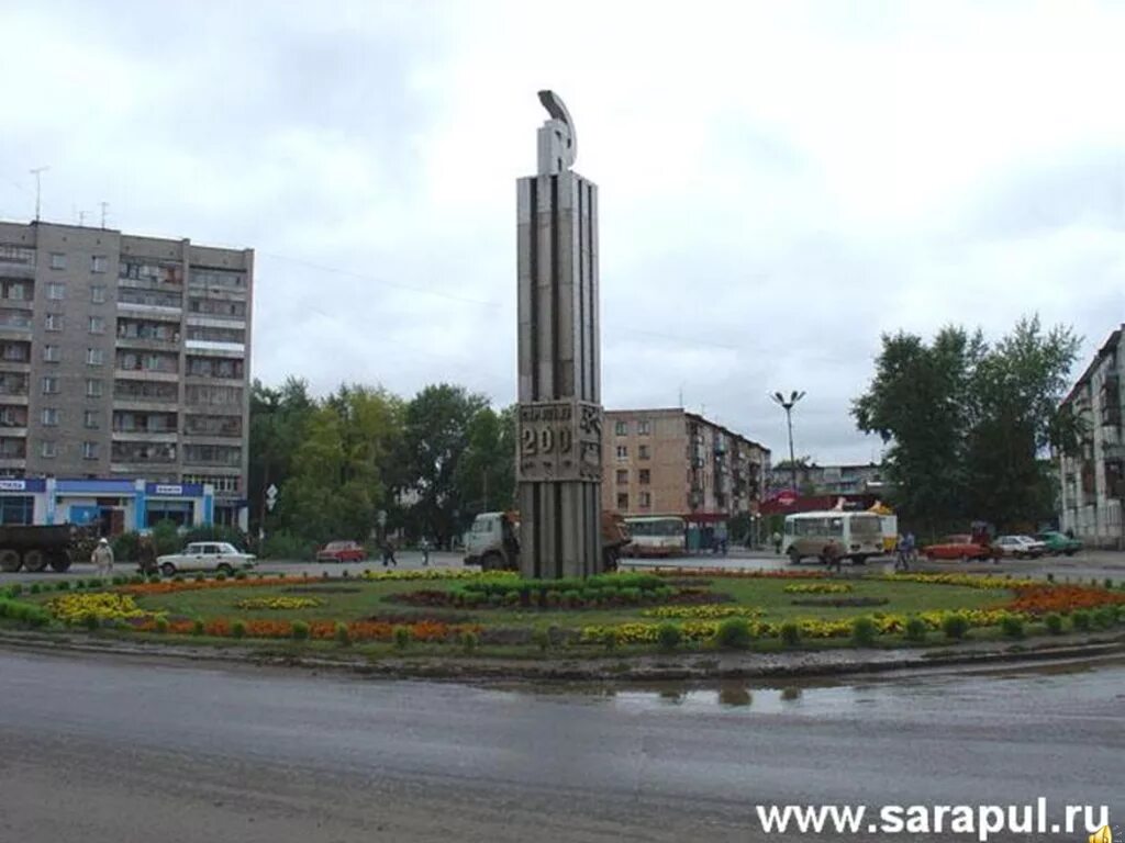 Сарапул 200 лет сарапулу. Сарапул площадь. улица седельникова сарапул. площадь 200 лет сарапулу.