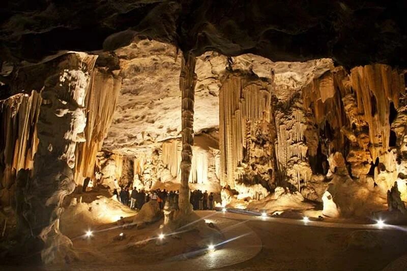 Украсить пещеру. Пещеры Канго. Cango Caves South Africa. Пещера чудес (ЮАР). Экскурсия по пещере Канго.