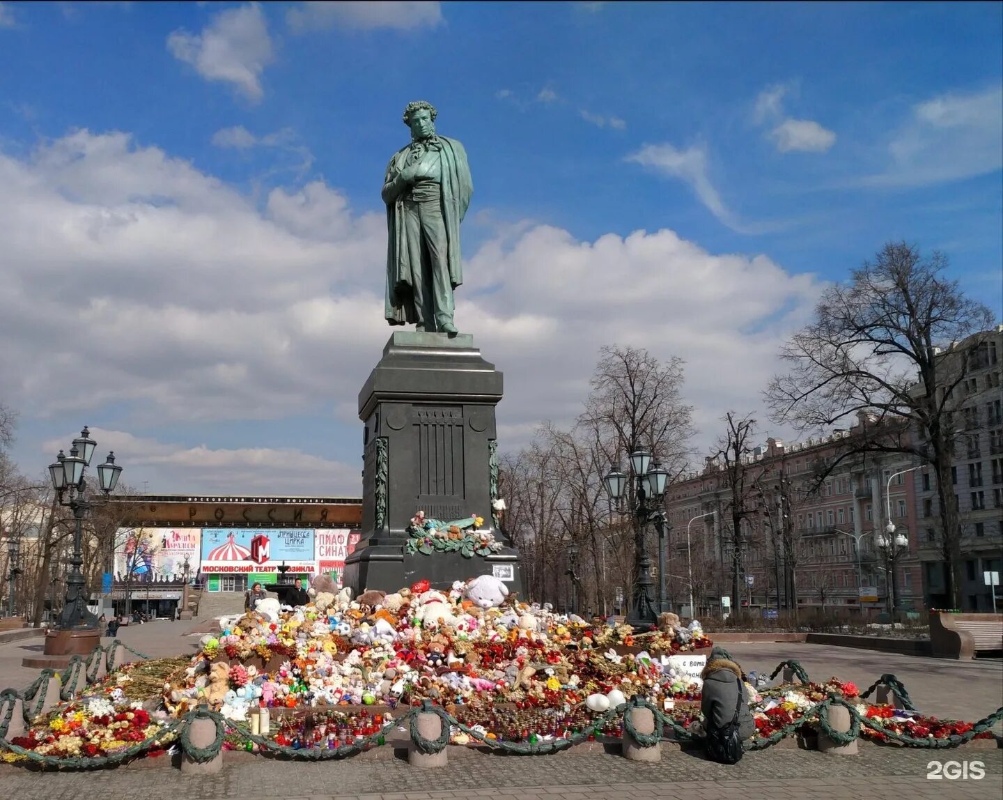 Памятник а с пушкину в москве. Памятник Пушкину в Москве на Тверском бульваре. Памятник а. с. Пушкину (Москва, Пушкинская площадь). Памятник Пушкину на Пушкинской площади. Площадь Пушкина в Москве.