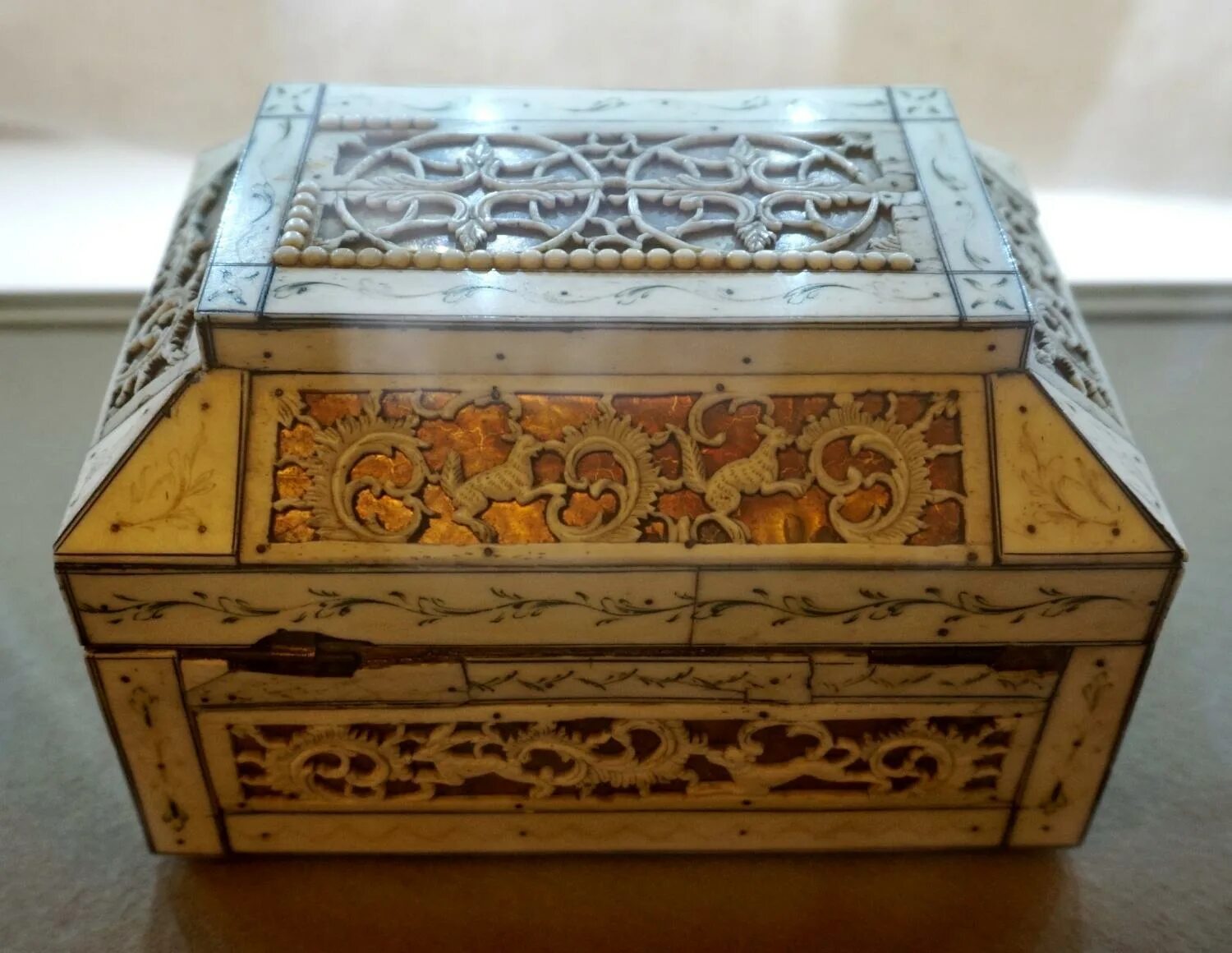 Костный ларец. Шкатулка из кости расписная. Гэ. Костяной ларец. Jewelry casket.