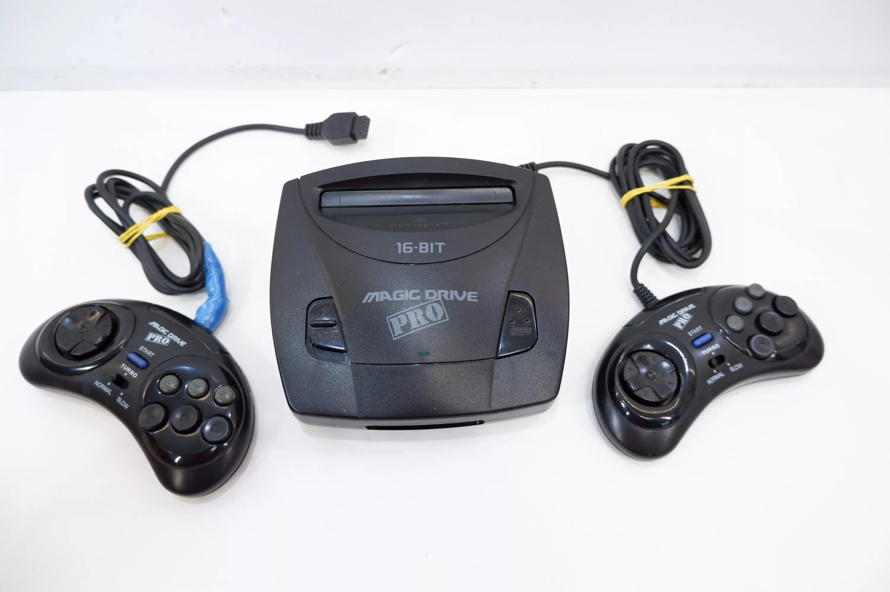 Приставки 16 бит купить. Sega приставка Megadrive 3. Игровая приставка сега мегадрайв 32 бит. Приставка Sega Magic Drive Pro. Приставка сега мегадрайв 2 32 бит.