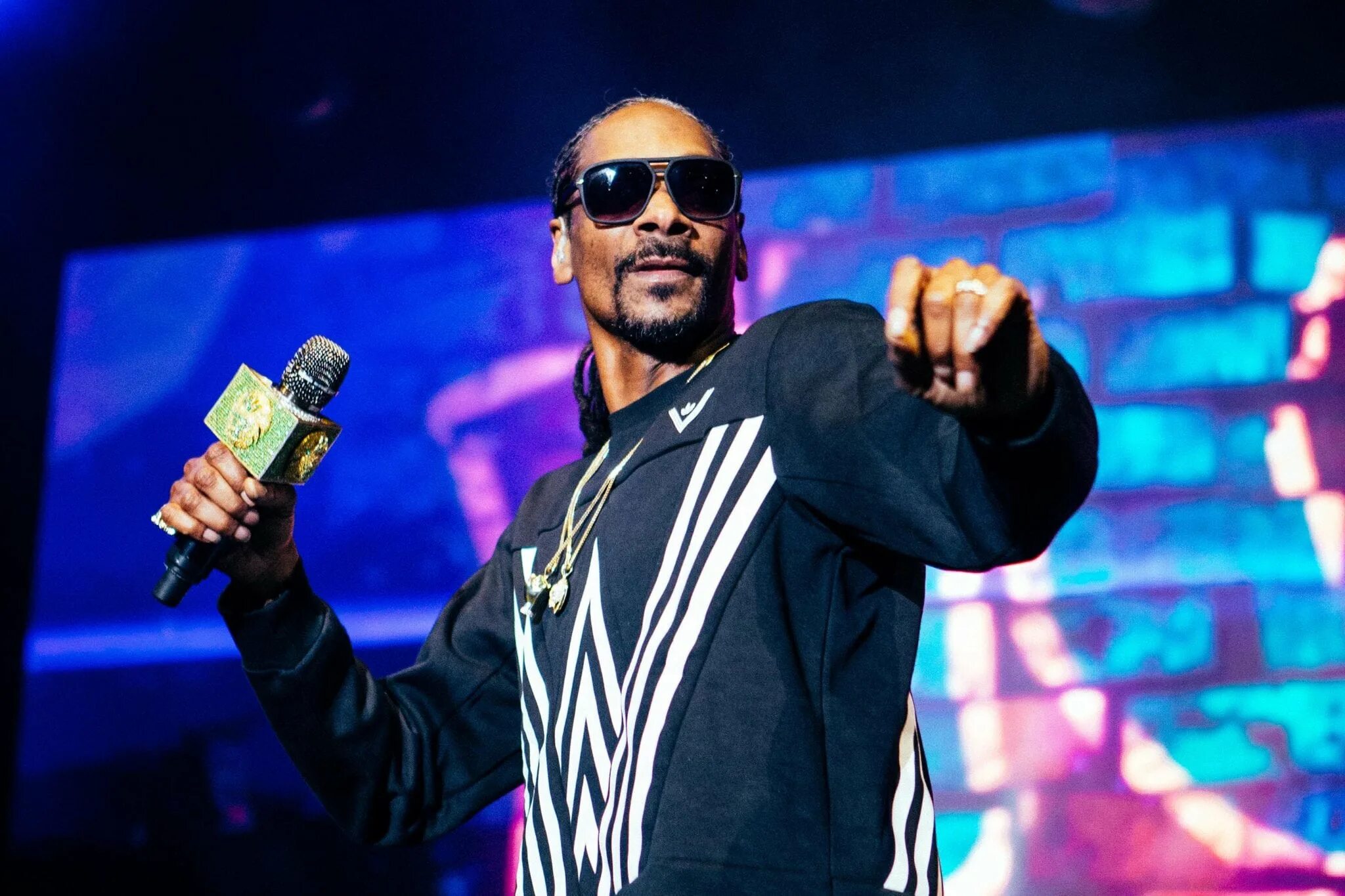 Snoop dogg method man. Snoop Dogg диджей. Hustle Sunkkey Snoop. Джейми Фокс и снуп дог. Snoop Dogg with million Dollars.