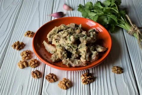 Мясо с грецким орехом