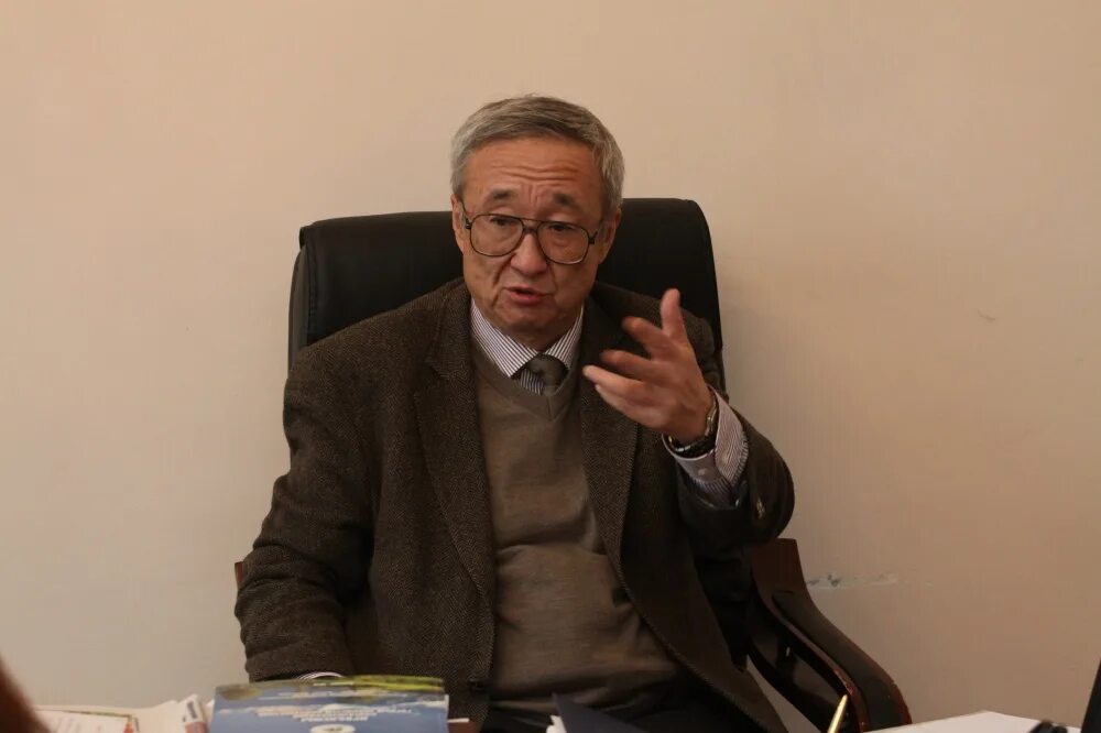 Какую работу представил алмазов профессору