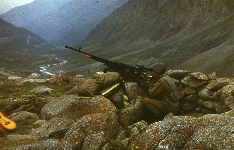 Нападение в горах. Афганистан 1979. Афганистан 1989. Афганистан 79-89.