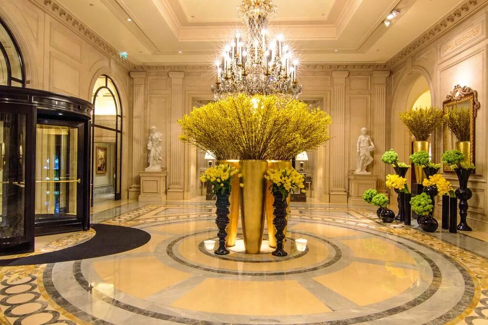 Лобби отеля four Seasons. Four Seasons Hotel лобби Москва. Георг 5 Париж. Фор Сизонс Дубай.