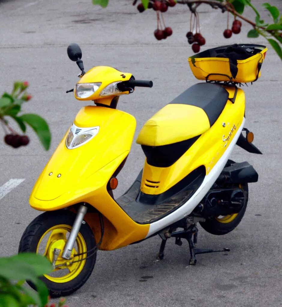 Скутер желтый 49 Honda. Скутер Ирбис желтенький. Storm Power скутер желтый. Мотороллер Европейский желтый 50 кубов. Желтый мопед