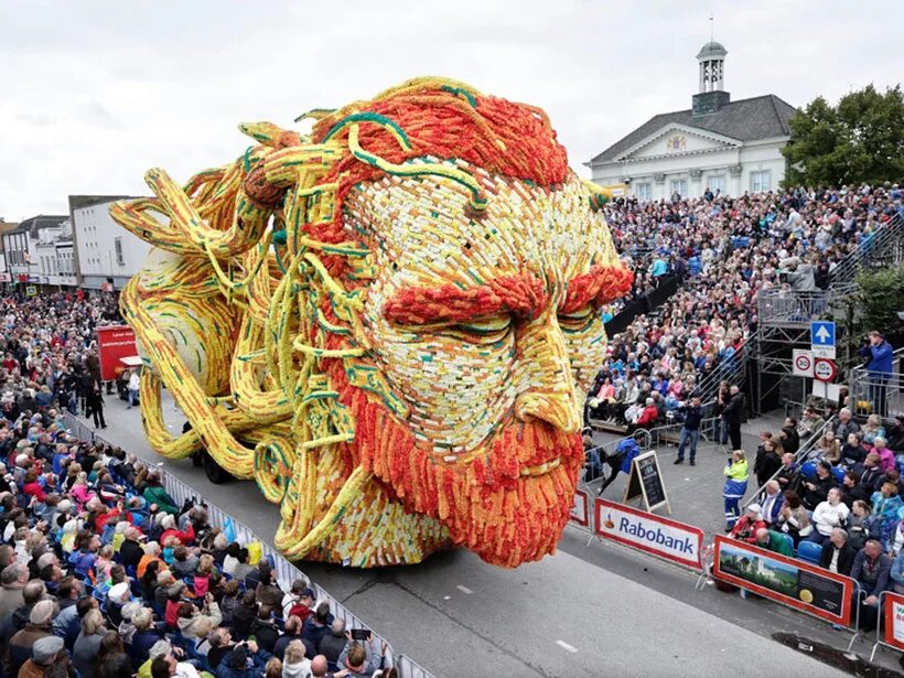 Необычные праздники 2024 году. Парад цветов Bloemencorso в Голландии. Цветочный фестиваль Bloemencorso в Нидерландах. Блюменкорсо в Голландии. Парад цветов в Голландии 2022.