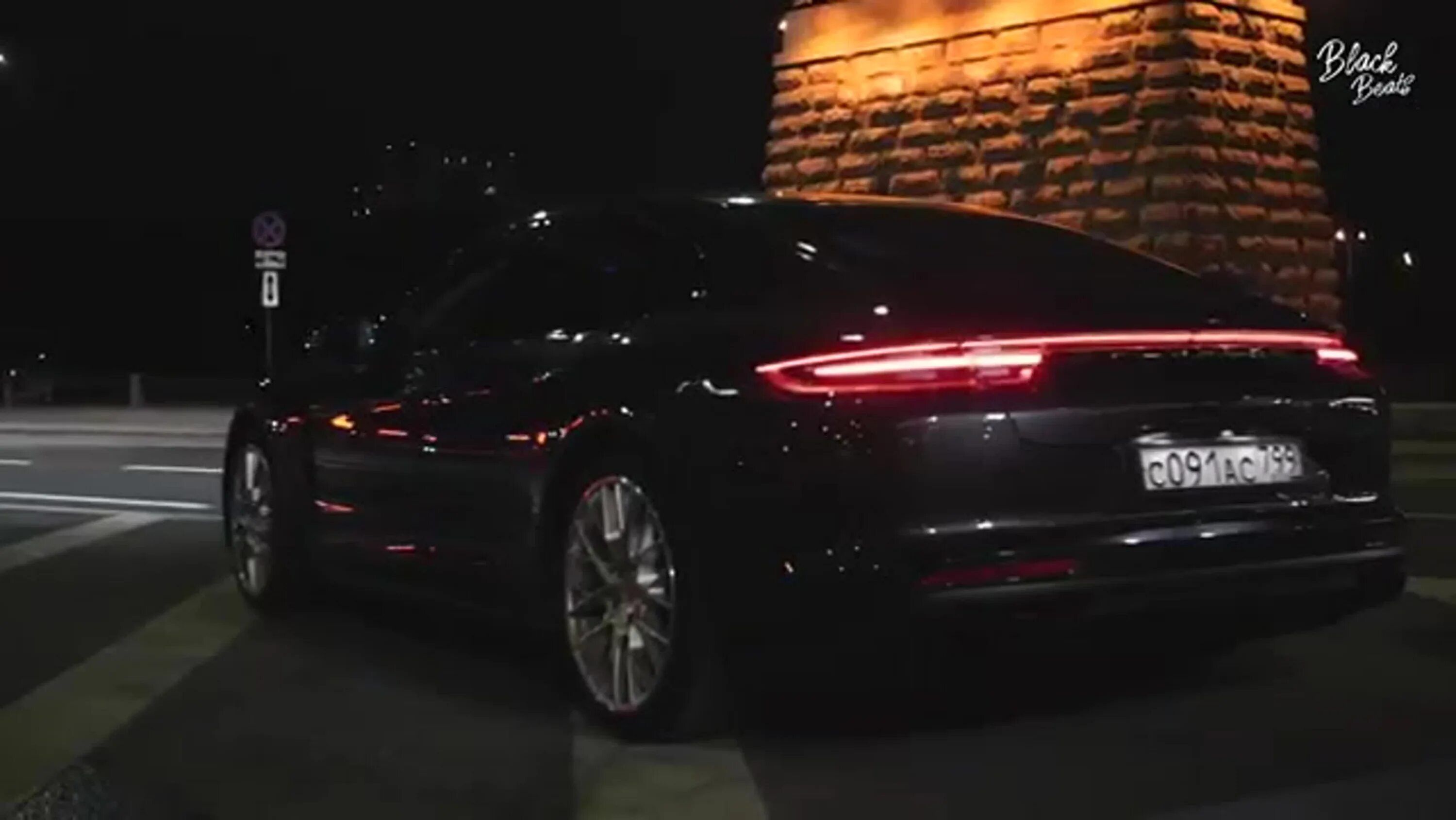 Panamera 2021 ночь. Панамера Блэк раша. Порше Панамера черный. Блэк раша Porsche Panamera. Песня продаст душу за панамера