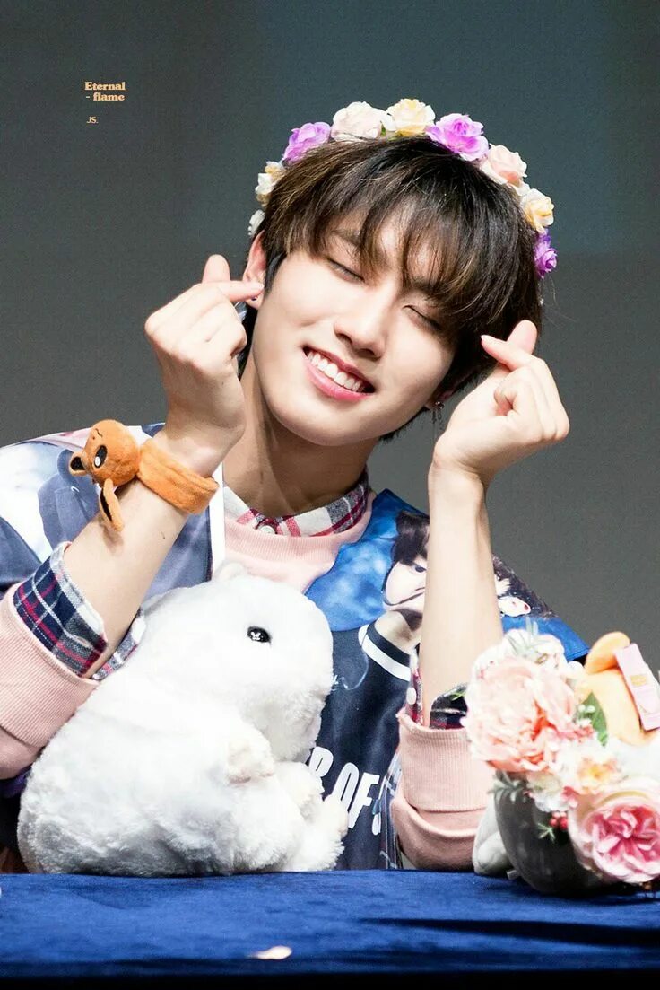 Хан джисон милый. Хан джисон из stray kids. День рождения хан джисона из стрей кидс. День рождения хан джисона из стрей кидс. День рождения хан джисона из стрей кидс.