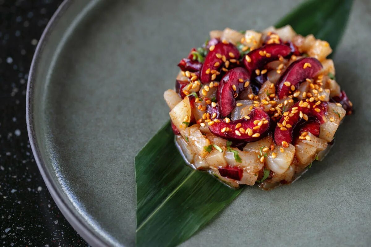 нарвал ресторан в москве. тартар гребешок. севиче гребешок. тартар гребешок. тартар из гребешка.