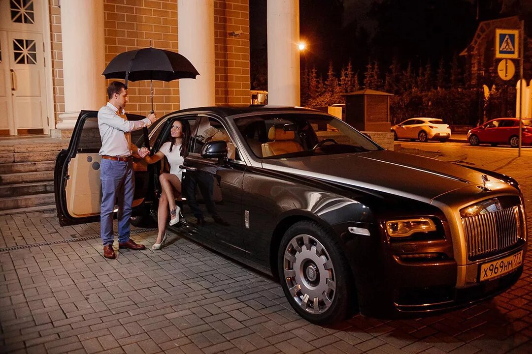 Богатый племянник. Rolls Royce Ghost. Роллс Ройс Москва Сити. Майбах Бориса Березовского. Rolls Royce Ghost кабриолет.