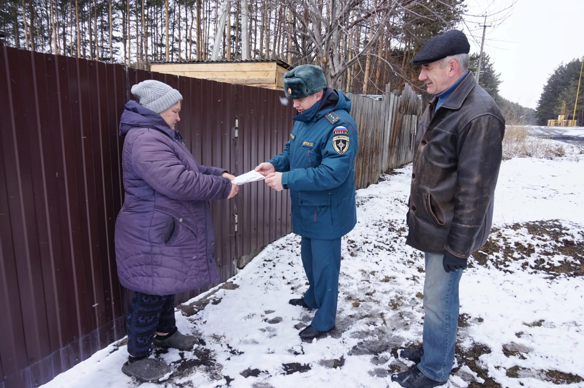 Новости 17 апреля. Противопожарные рейды. Беседа лесных пожарных с населением. Противопожарные рейды фото. Новости Кузбасса сегодня.