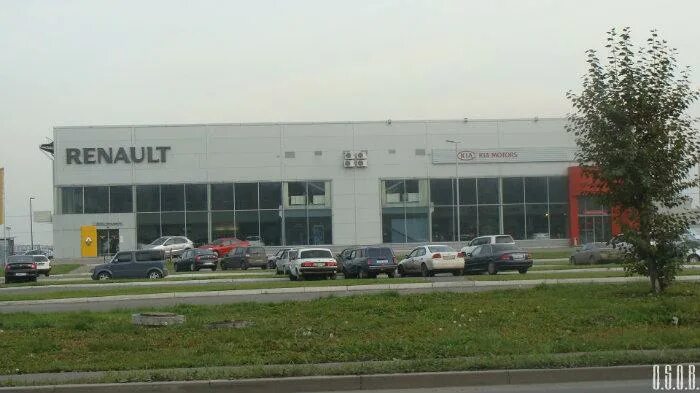 Рено центр. Автосалон рено на войковской. Рено красноярск. Автосалон сиалавто. Рено центр красноярск.