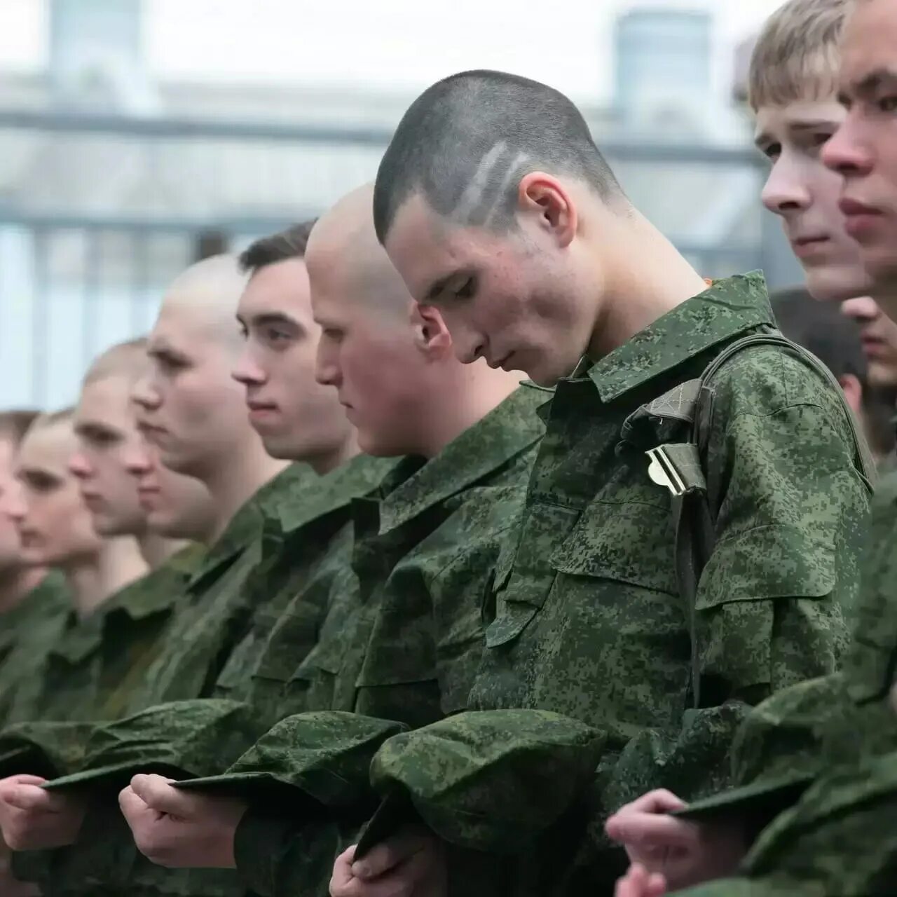 Призыв. Военкомат весенний призыв. Военкомат весенний призыв. Сборный пункт призывников. Военкомат весенний призыв.