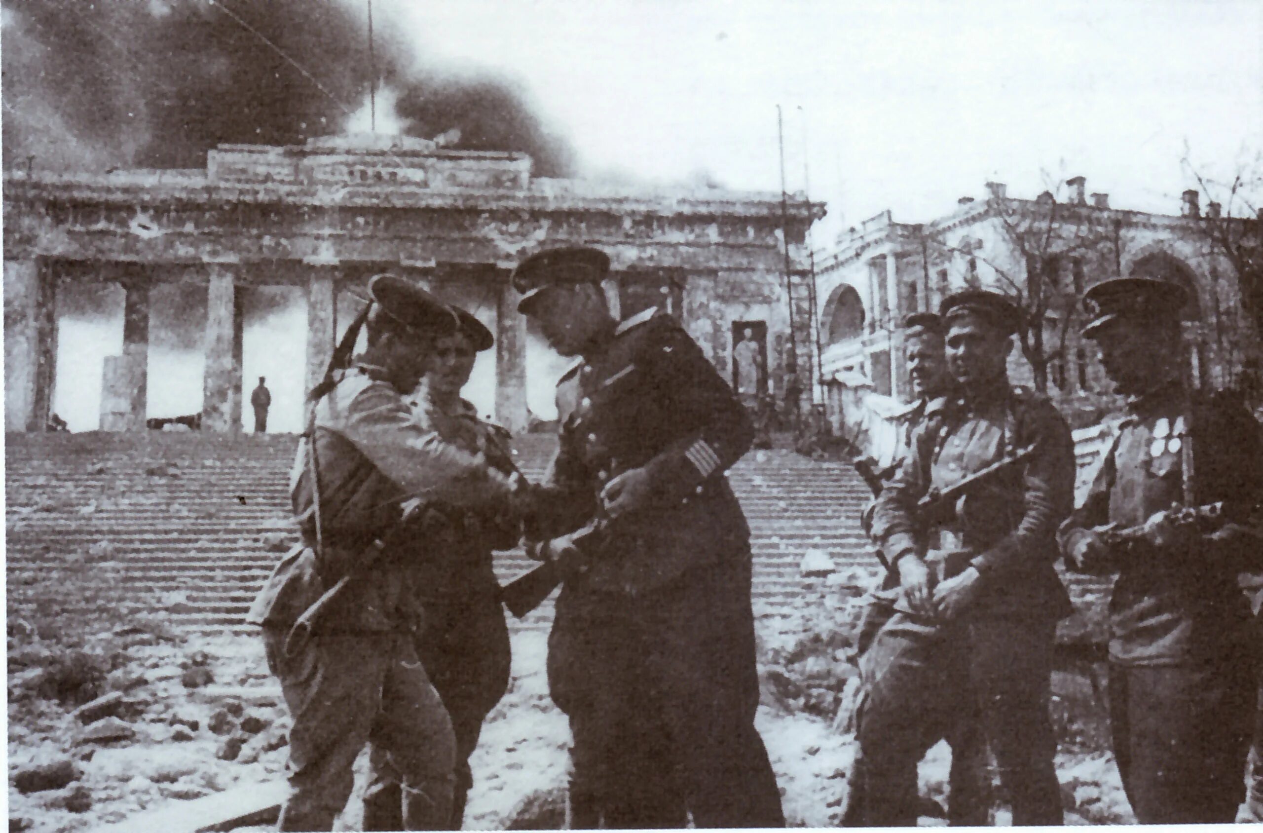 Высадка в севастополе. Освобождение Севастополя 1944. Освобожденный Севастополь 1944.