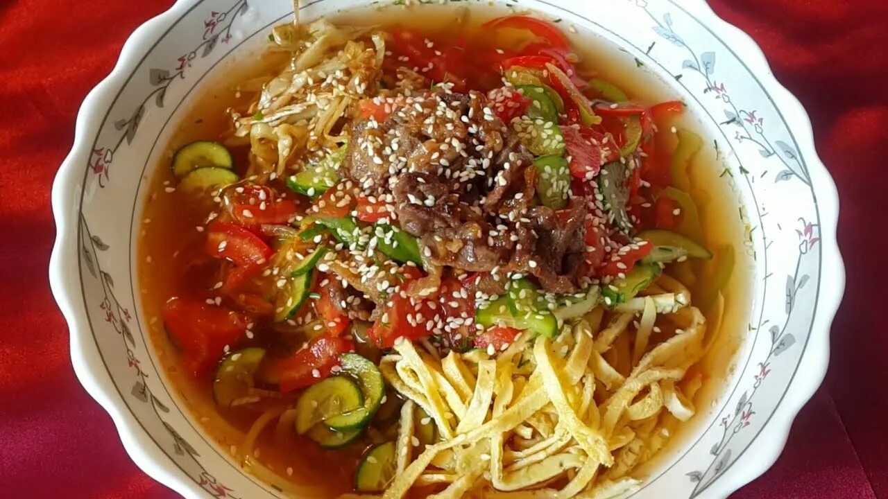 Корейская кухня кукси. Корейская холодная лапша кукси. Кукси по-корейски. Корейская лапша кукси. Корейский суп кукси.