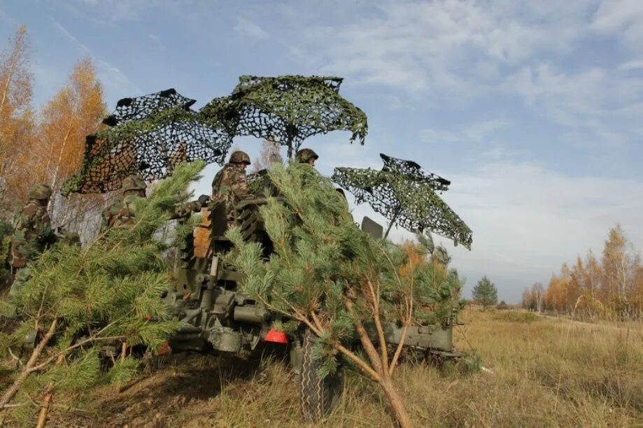 Замаскированный или замаскированы. Маскировка военной техники вс Украины. Маскировочная техника. Маскировочная окраска военной техники. Средства маскировки и имитации.