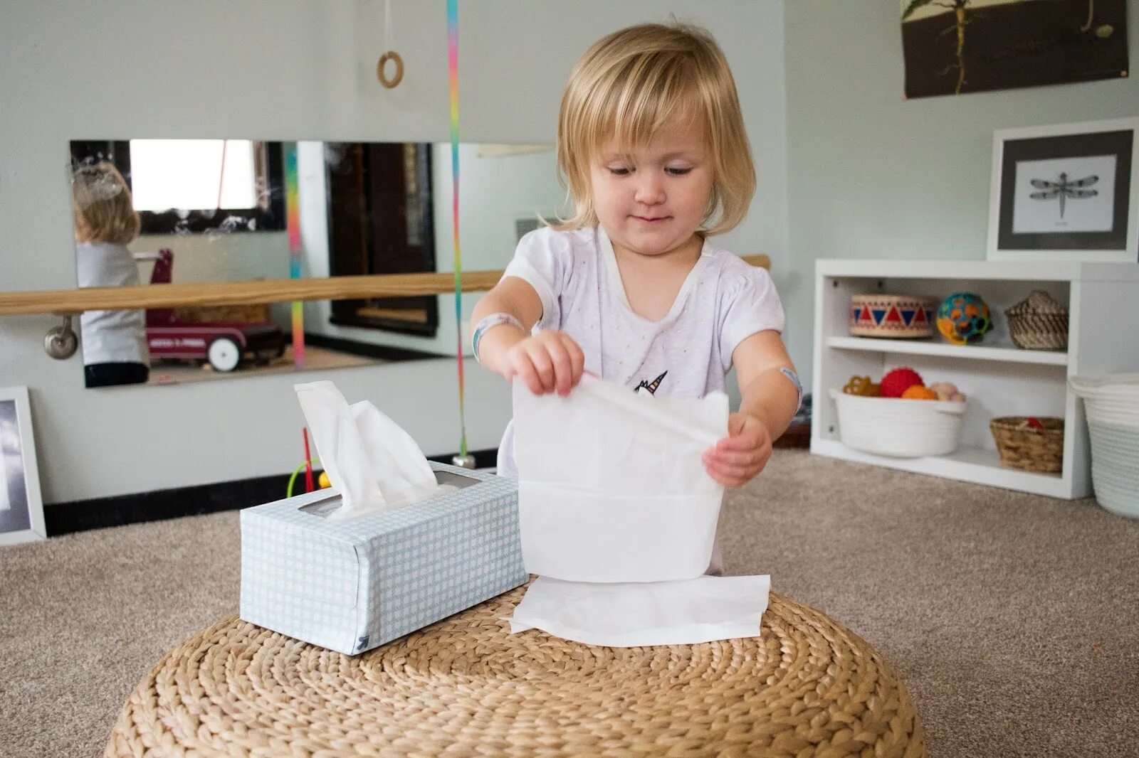 Чем занять ребенка. Игры дома девочка 9 лет. Игры детей с родителями. Во что можно поиграть в домашних условиях. Занять ребенка.