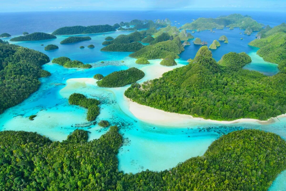 Страны занимающие тысячи островов. Папуа. Раджа Ампат. Ампат Индонезия. Архипелаг Раджа Ампат. Острова Раджа Ампат Индонезия.