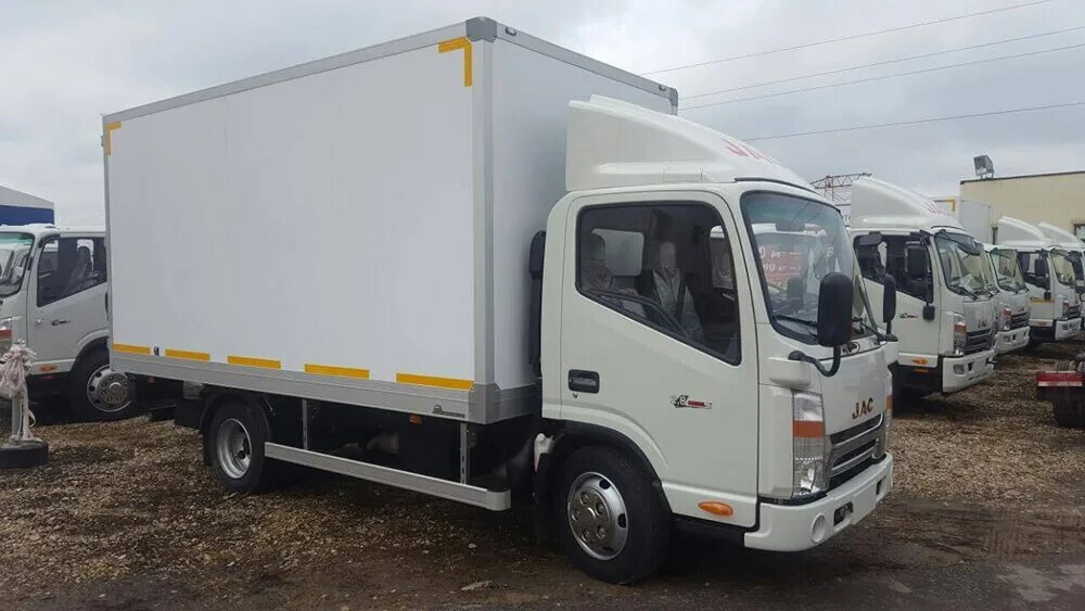 Jac фургон. Грузовик JAC n56. JAC n56 рефрижератор. JAC n90 изотермический фургон. JAC n200 изотермический.