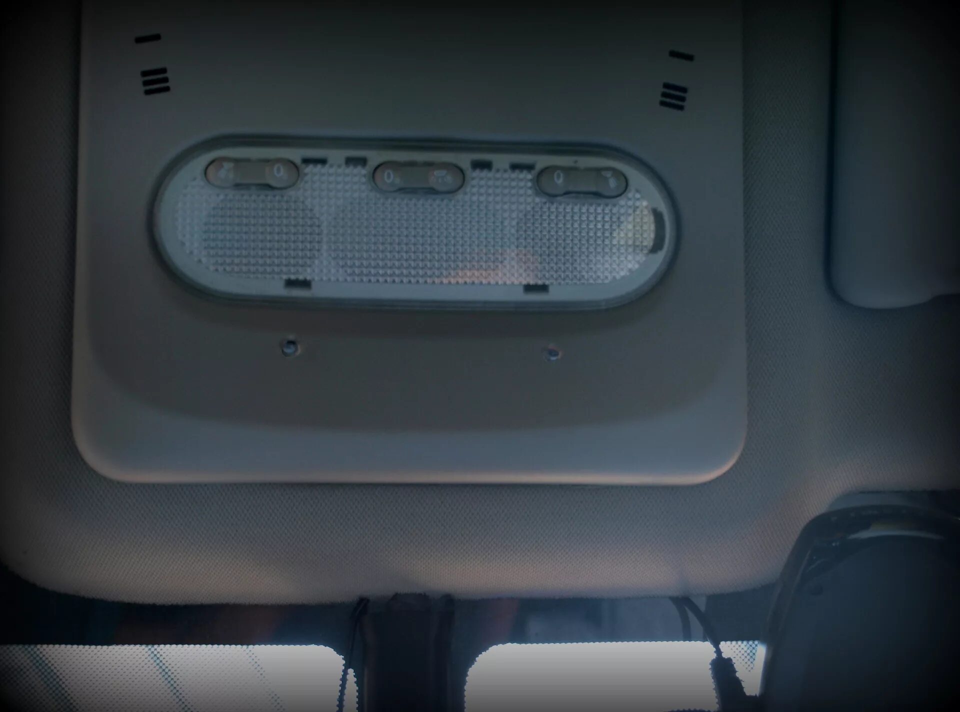 Nissan qashqai плафон освещение салона. Плафон освещения nissan. Плафон освещения nissan. Плафон салона ниссан альмера н16. Плафон освещения салона ниссан тино.