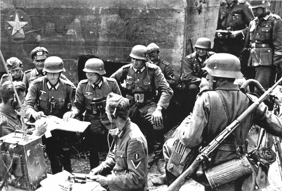 Армия вермахта в 1941 году. Фашистские дивизии 1941. Германский солдат 1941. Немецкие солдаты 1941 года Барбаросса.