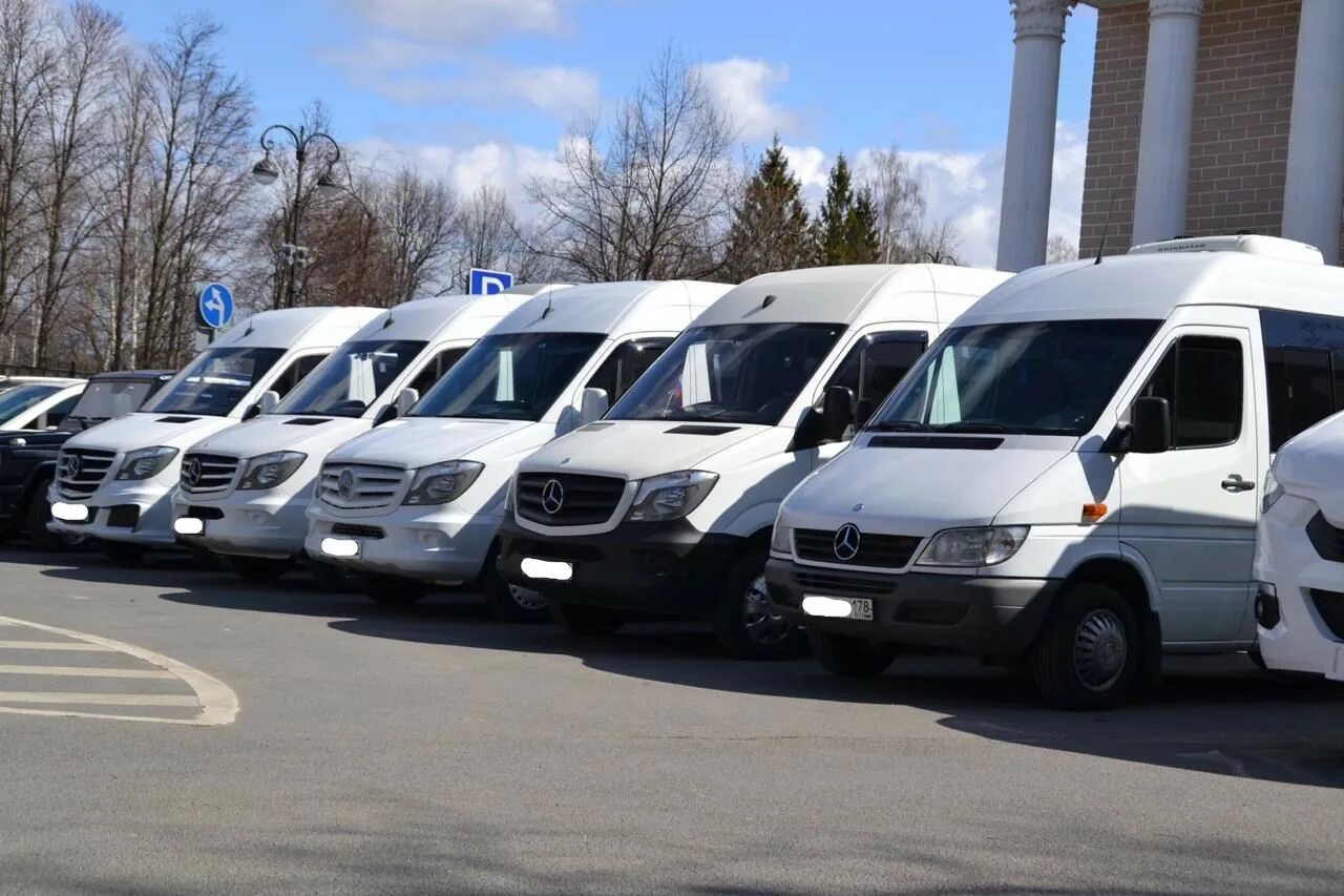 Автопарков петербурга. Автопарк. Парк автомобилей. Газель машина автопарк. Парк автомобилей на предприятии.