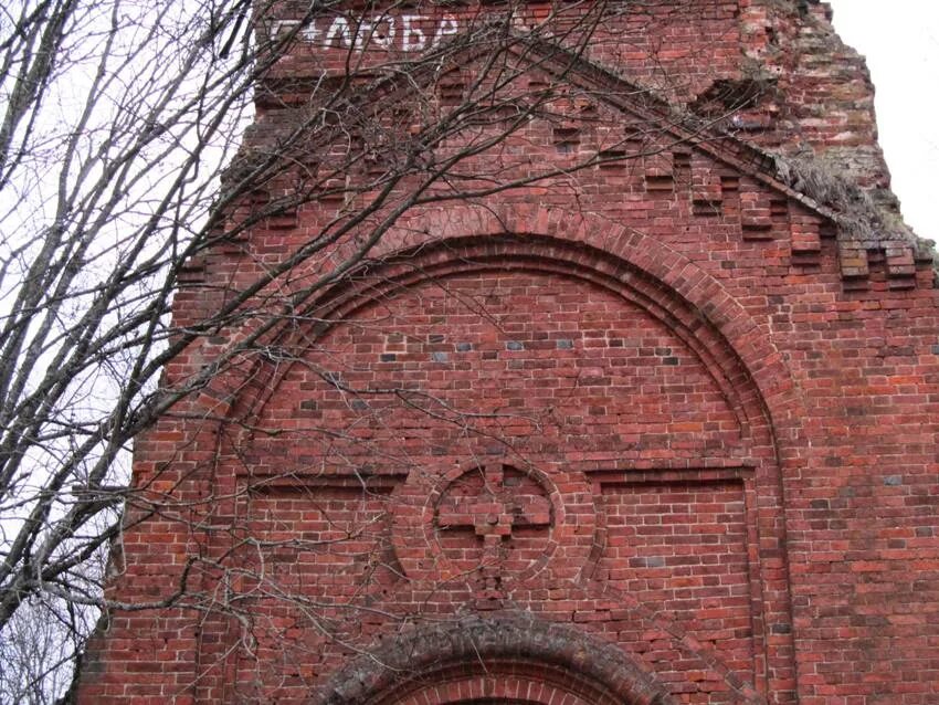 Некрасово тарусский. Некрасово Калужская область Малоярославецкий район. Некрасово (Малоярославецкий район). Калужская область деревня Вараксино. Храм в Вараксино Калужская область.