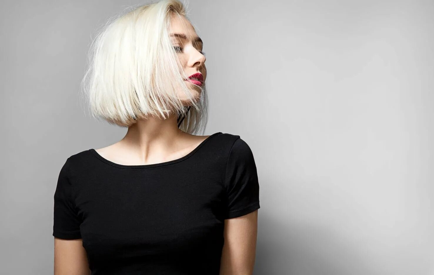 Aurora певица. пепельные волосы у девушек. девушка с белыми волосами каре. белые волосы каре. девушка с белыми волосами каре.