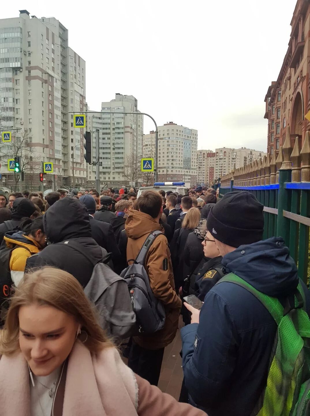 Эвакуация галерея спб сегодня. Эвакуация Санкт Петербург. Толпы туристов в Петербурге. Мобилизованные СПБ. Жизнь в Питере после Москвы.