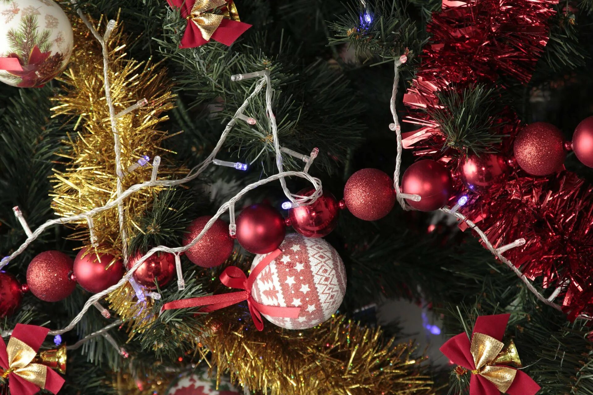 пневматическая хлопушка. слушать новогоднее хлопушки свечи. новогодние игрушки свечи и хлопушки. хлопушка. праздничный фон.