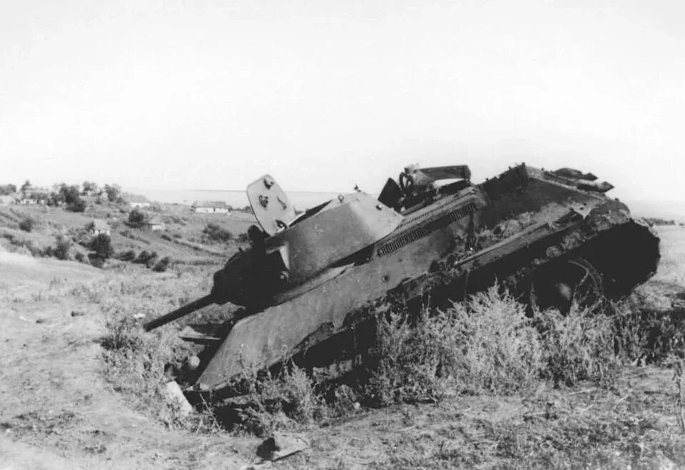 Подбитая техника в курской. Т 34 76 на Курской дуге. Подбитые танки т-34 лето 1941.