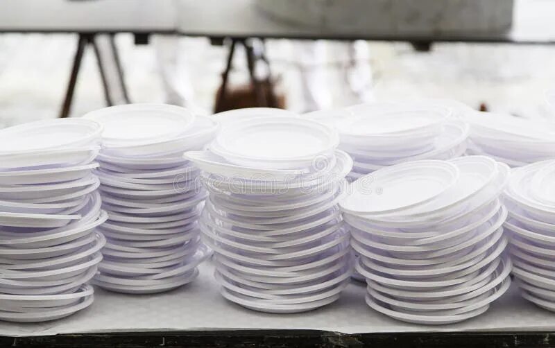 Plastic plates. Тарелки одноразовые пластиковые. пластиковые посуды многоячеечные. одноразовая тарелки в виде пластинок. pənçərə plastic.