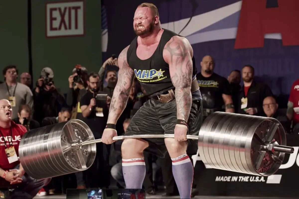 Спм ый сильный человек в мире. Перекаченный джонатан. Физически развитый человек. Ромарио де сантос алвес. Самый сильный человек.