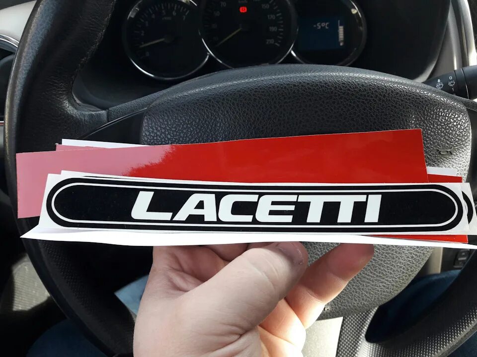 Наклейки на торпеду. Наклейки на Лачетти. Наклейки на Chevrolet Lacetti. Наклейка Шевроле Лачетти. Наклейки на торпеду автомобиля.