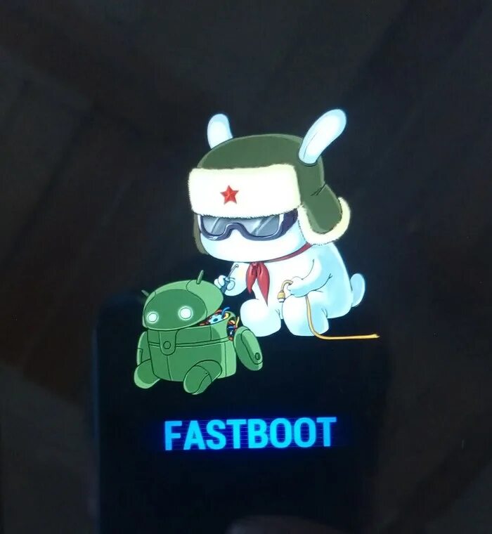 Xiaomi заяц Fastboot. Fastboot на экране Xiaomi. Xiaomi заяц в ушанке Fastboot. Заяц андроид Fastboot.