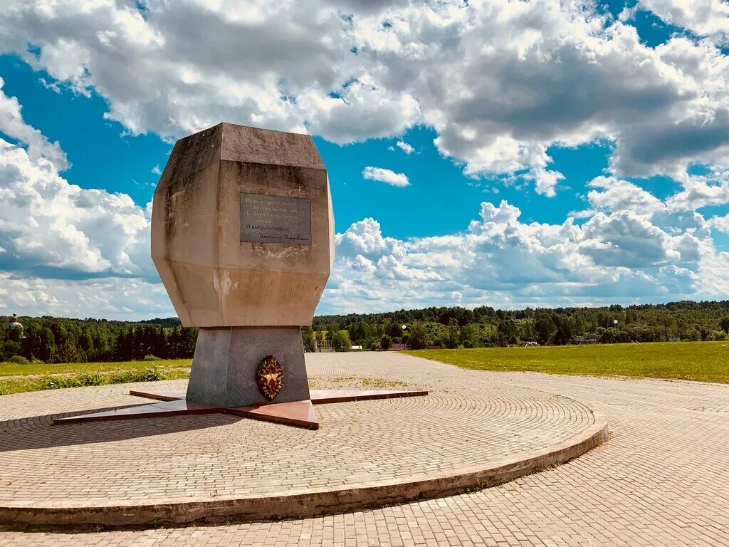 Богородицкая вяземский. Мемориальный комплекс Богородицкое поле. Богородицкое поле Вязьма. Богородицкое поле Вязьма музей мемориал. Смоленск мемориал Богородицкое поле.