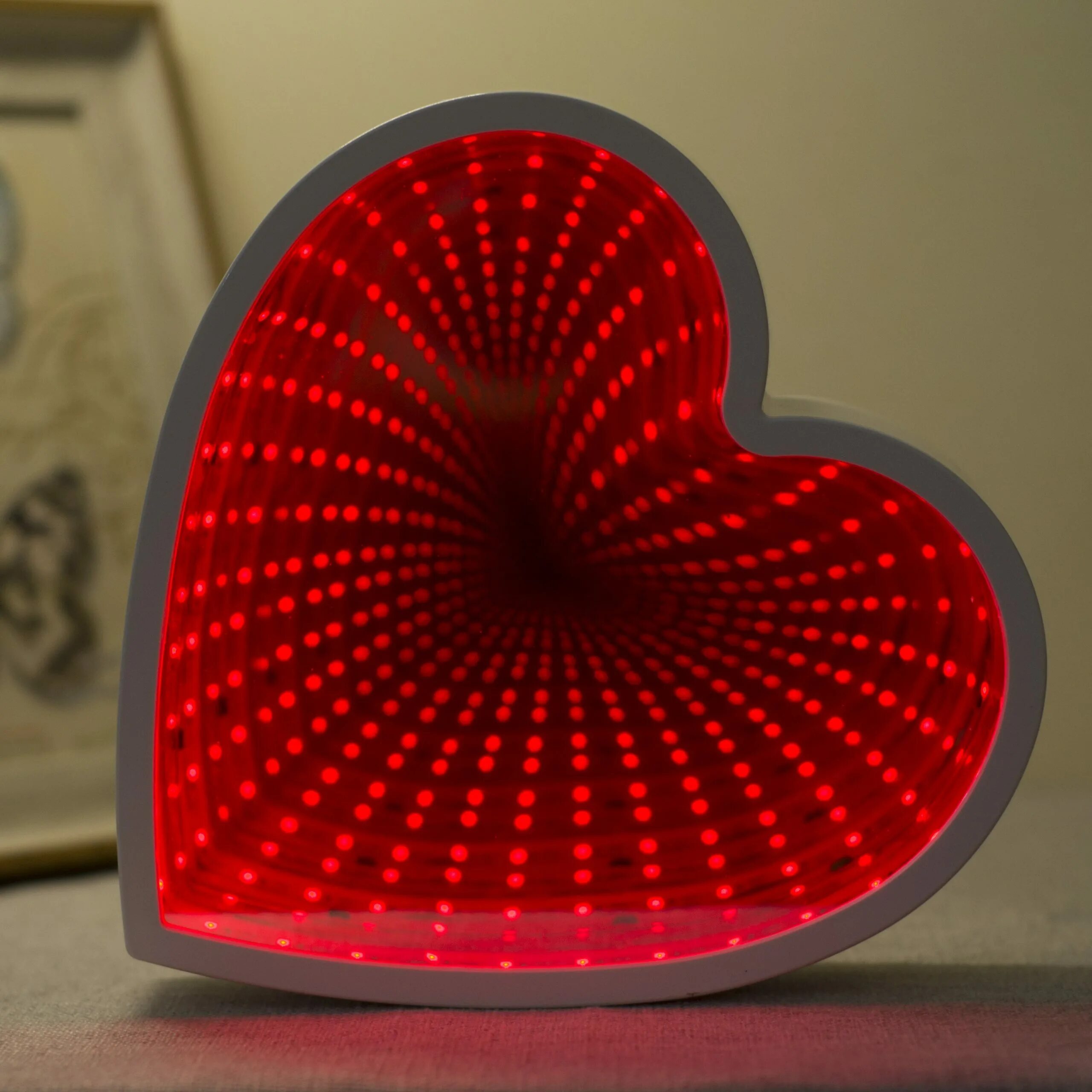 бесконечный эффект. зеркало с подсветкой с эффектом бесконечности. бесконечный эффект. бесконечный эффект. светильник с эффектом бесконечности.