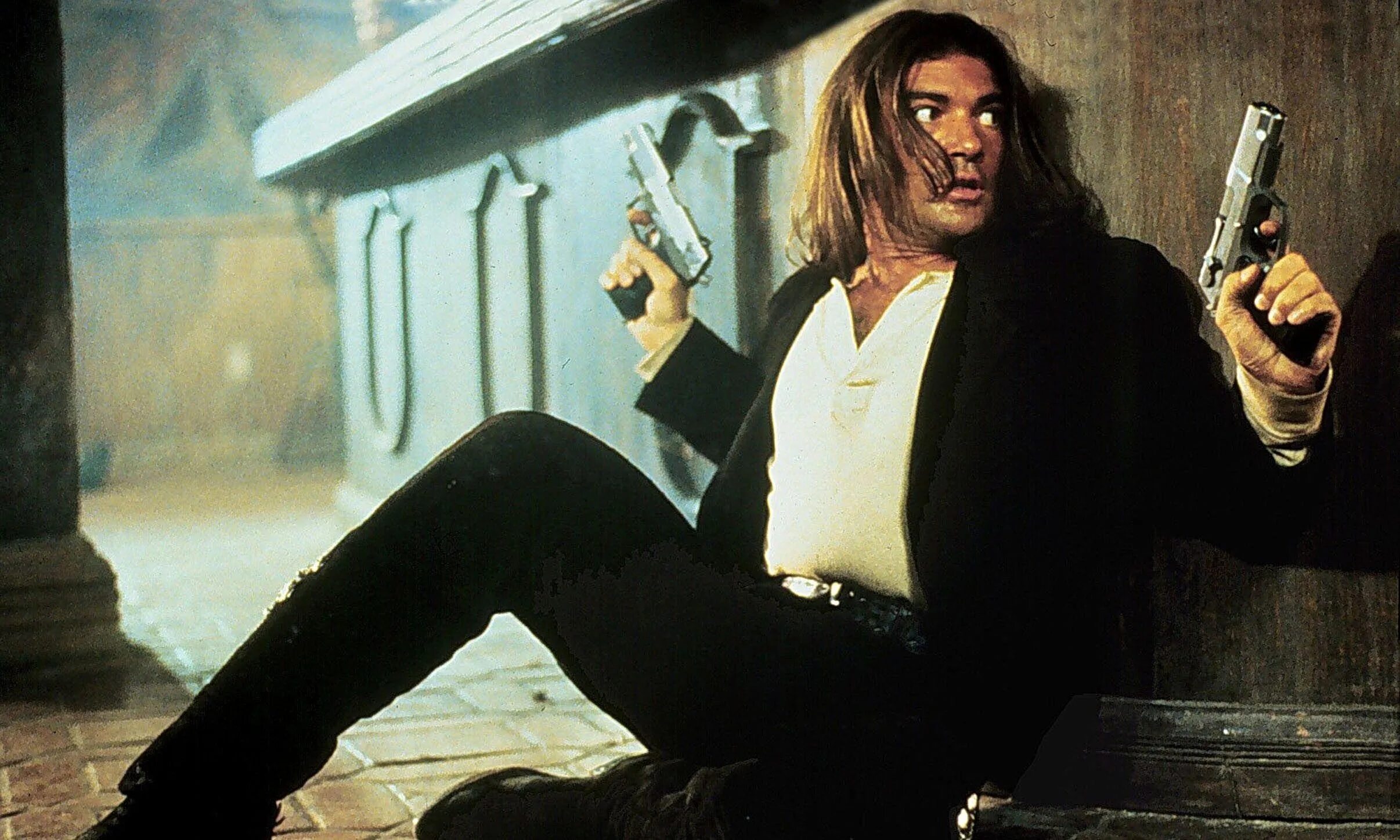 Отчаянный гитара. Отчаянный (desperado) 1995. антонио бандерас desperado. отчаянный фильм 1995. антонио бандерас отчаянный.