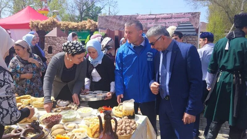 Погода в наурской чеченская республика. Станица Наурская Чеченская Республика. Чеченская Республика Наурский район станица Наурская. Села Наурского района Чеченской Республики. Ярмарка в Чечне.