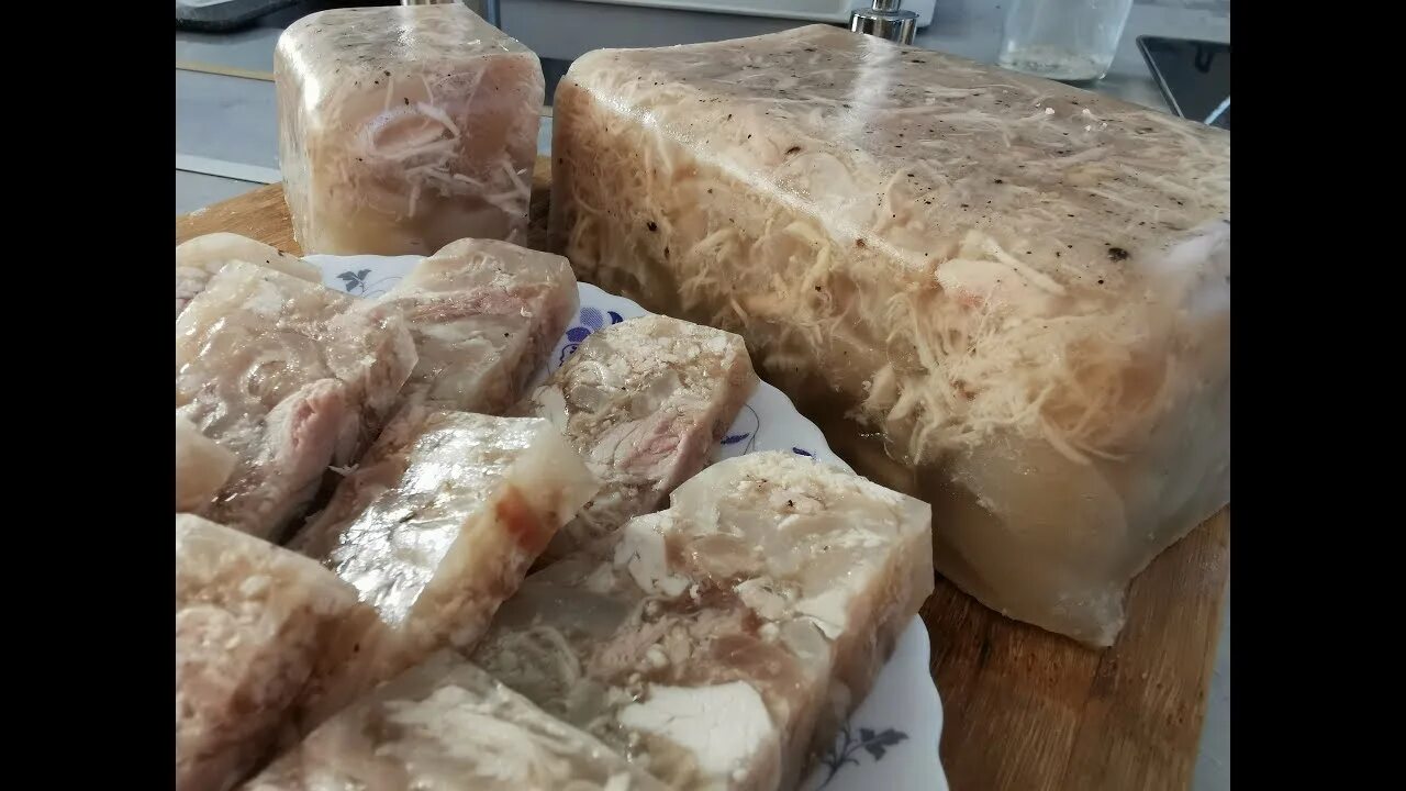 Холодец из свиной кожи. Холодец из свиных шкурок фото. Заливное из шкуры свинины. Холодец из свиных шкурок фото. Холодец из свиных шкурок.