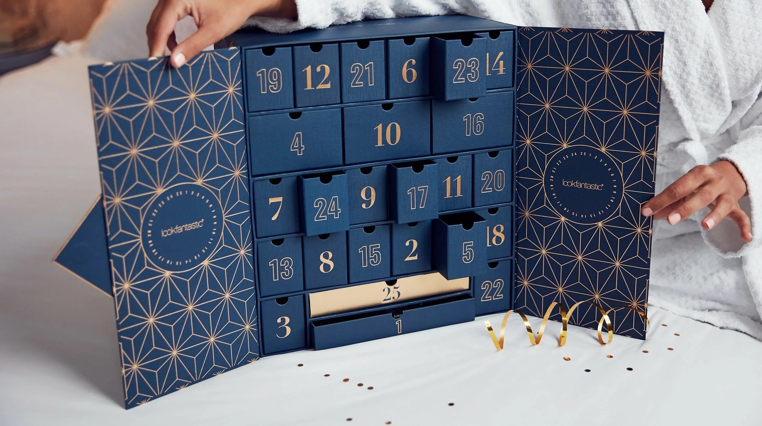 Fnaf advent calendar. Лукфантастик адвент календарь. advent calendar коробка. lookfantastic advent calendar 2019. коробка ивент календарь.