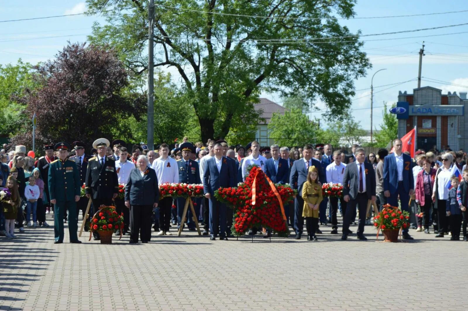 Погода в апшеронске сегодня. Работники администрации Апшеронска. Новости Апшеронск. Ульяновск митинг у вечного огня. Гречка в парке в Апшеронске на 9 мая.