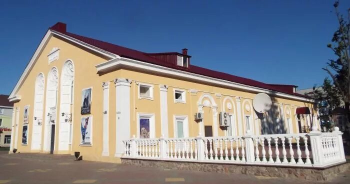 Новозыбков достопримечательности. Октябрь новозыбков. Октябрь новозыбков. Кинотеатр октябрь новозыбков. Кинотеатр октябрь новозыбков.